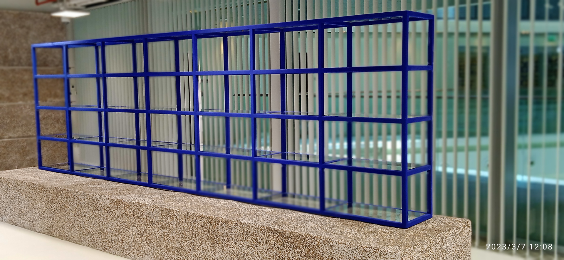 Metal display grid shelving
