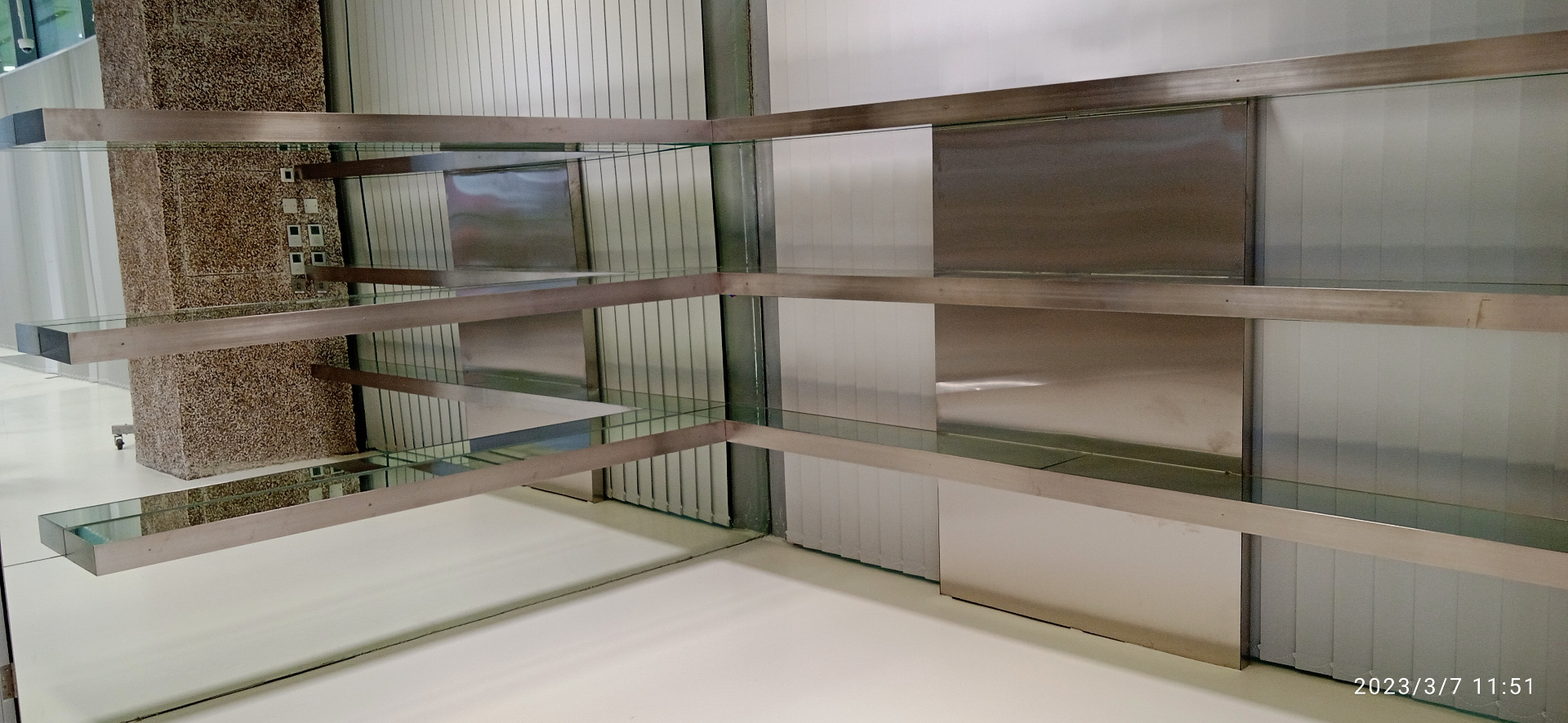 Glass corner shelving